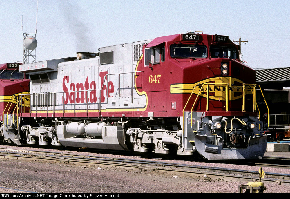 Santa Fe C449-9W #647 leads eastbound
